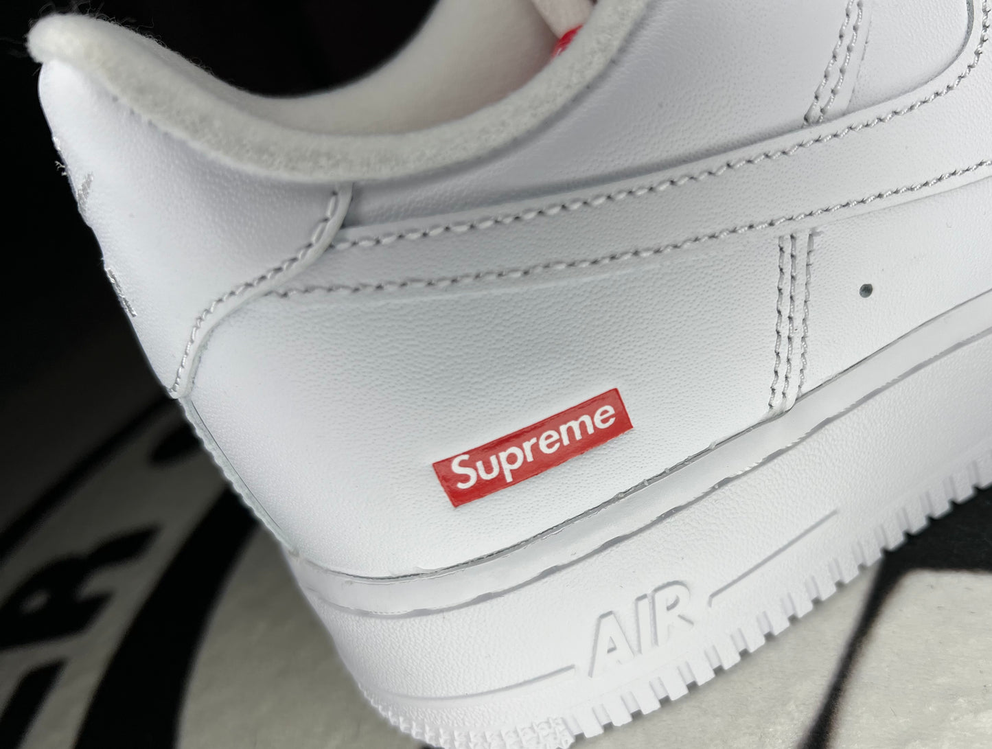 Nike Air Force 1 Low "Supreme White"