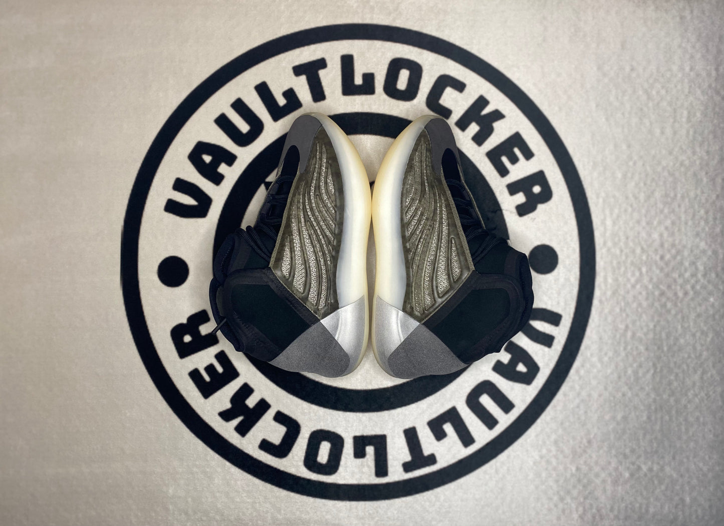 Adidas Yeezy QNTM "Barium"